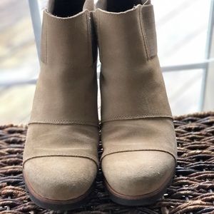 Adorable GUC Sorel Suede boots.